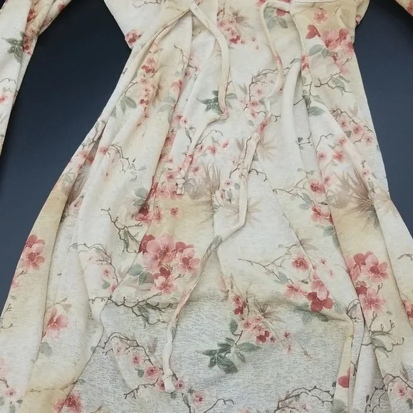 Vintage ENT Entrancy Medium Cream with Mauve, Burgundy & Green Flowers Blouse - Picture 7 of 9